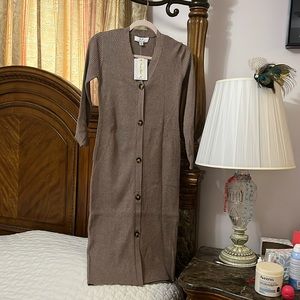 Buttons are for decoration, they do unbutton.Small slit in the front.